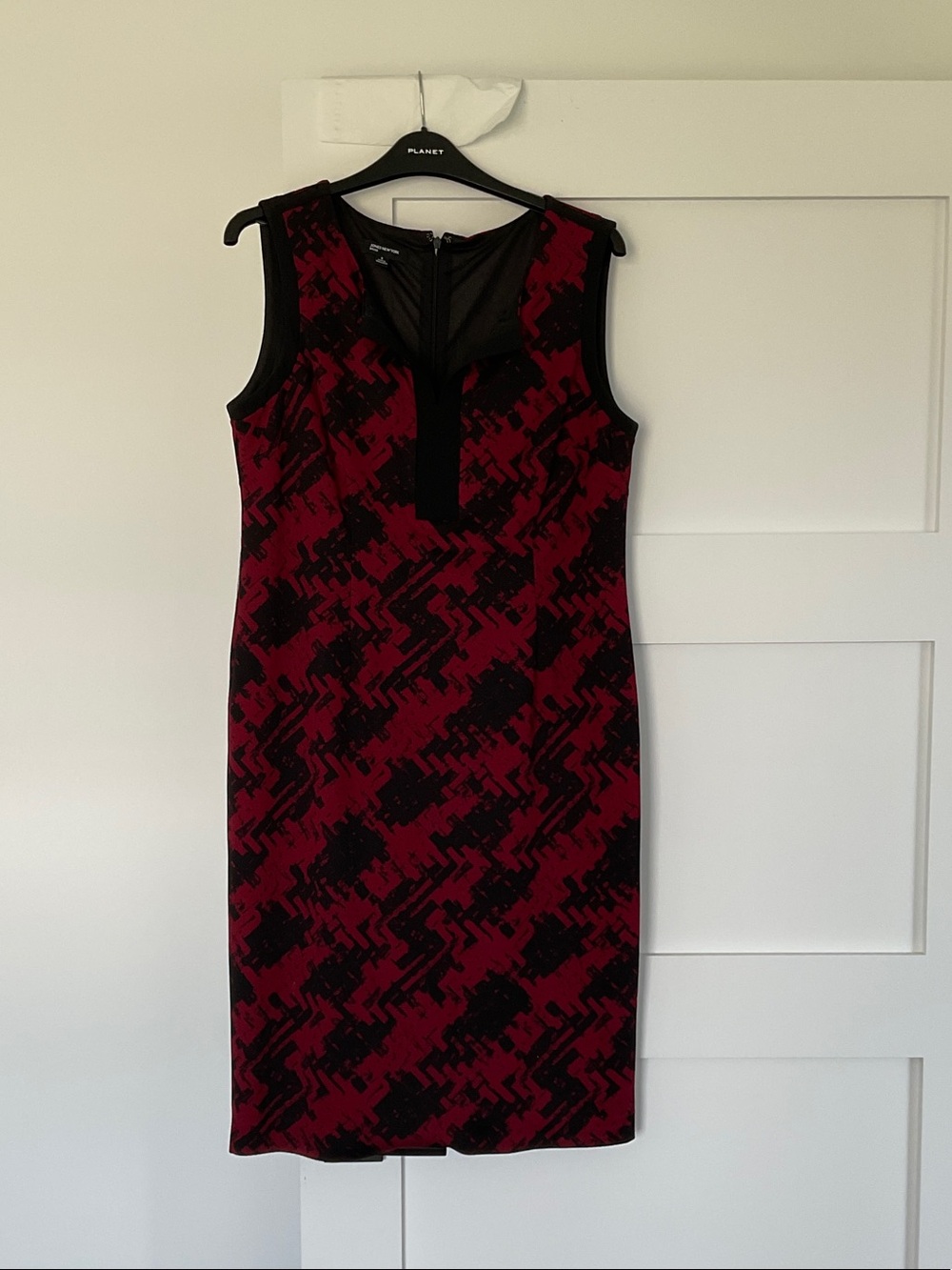 Jones New York Red and Black Sleeveless Midi Sheath Dress